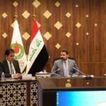 الزيدي يسلم المندلاوي مفاتيح النفط ويطلب النزاهة لمنع الأخطاء