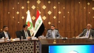 الزيدي يسلم المندلاوي مفاتيح النفط ويطلب النزاهة لمنع الأخطاء